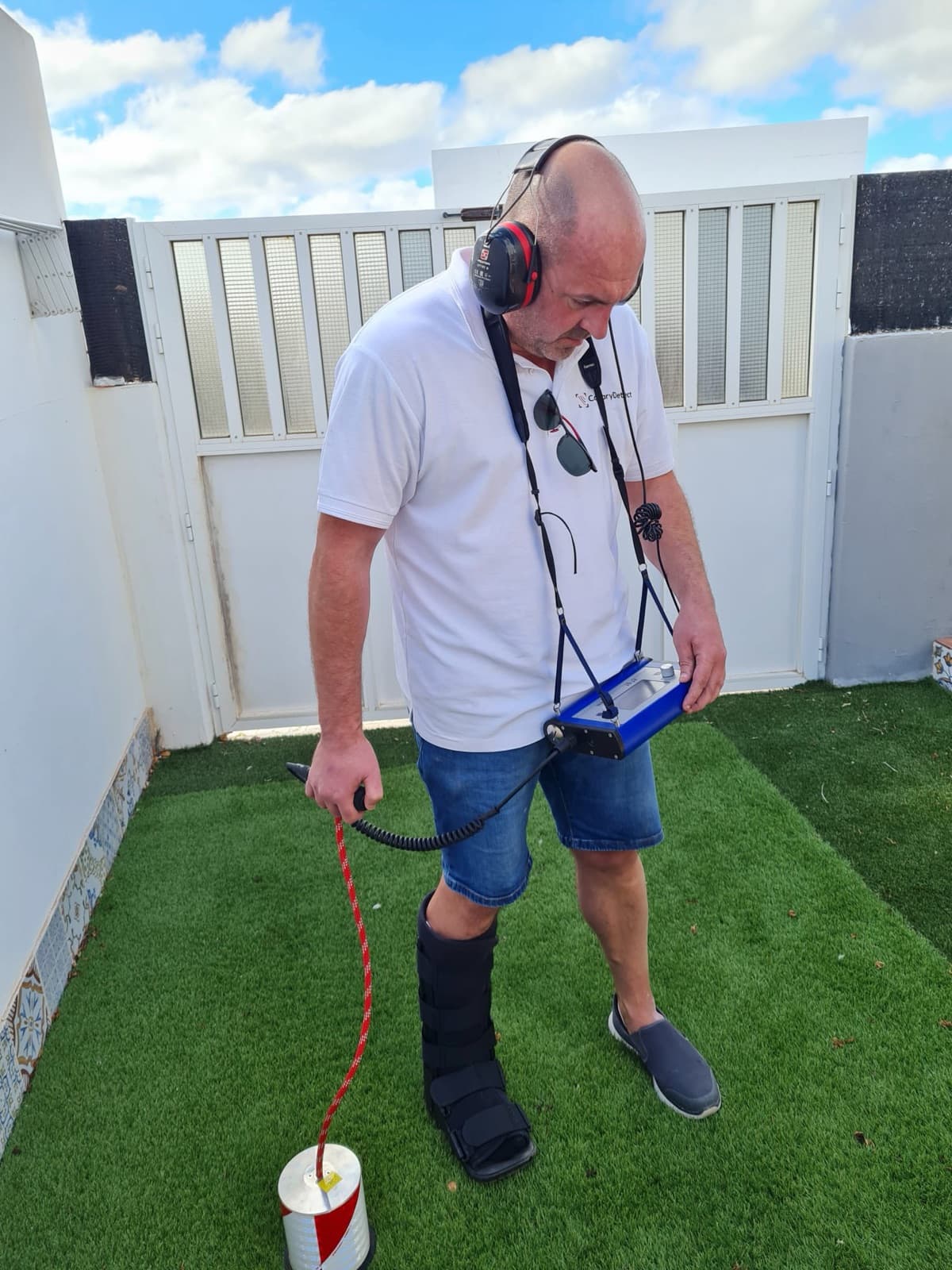 Canary Detect team working on a Lanzarote property